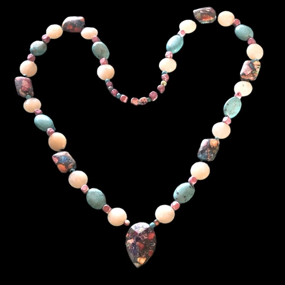 Jewelry - Stone & beaded necklace. NWOT